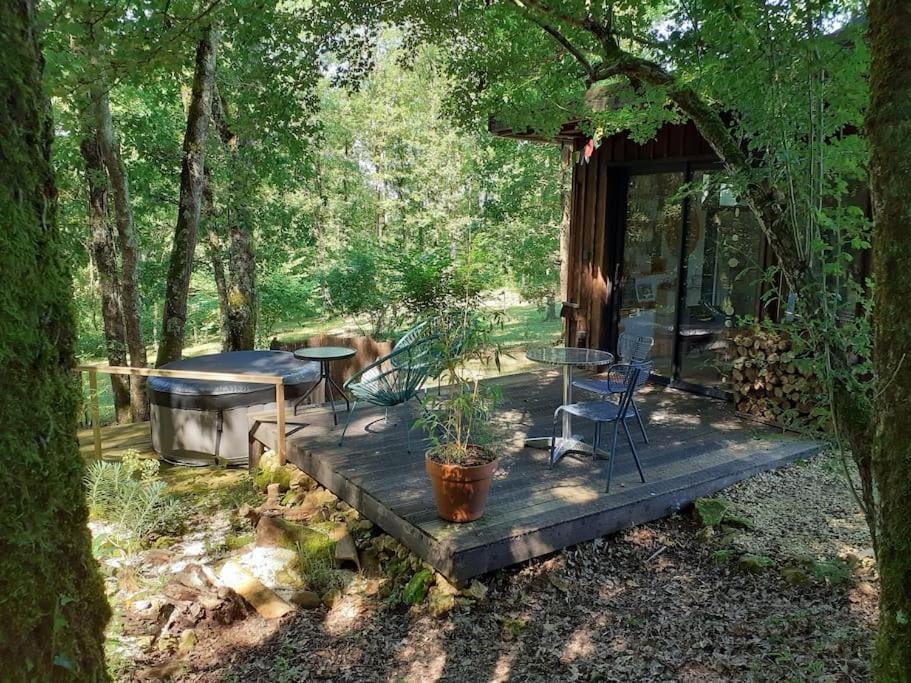 Le Gite De La Cabane De L'Oiseau Couze-et-Saint-Front Exterior photo